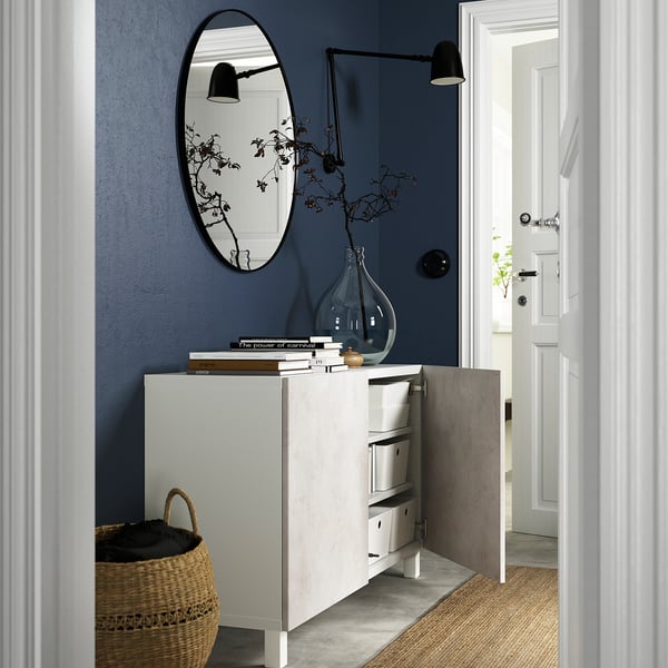 BESTÅ Kombin. odlaganje s vratima, bela Kallviken/svetlosiva imitacija betona, 120x42x74 cm