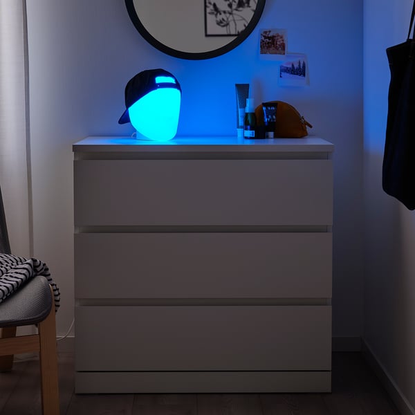 ISKÄRNA مصباح طاولة LED, عدة ألوان