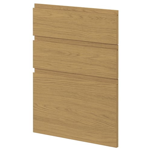 A METOD kitchen cabinet with oak voxtorp fronts in a minimalist design.