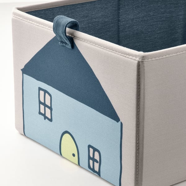 Förvaringsbehållare i tyg med husdesign, slitstarkt, återvunnet material, rejäla handtag.