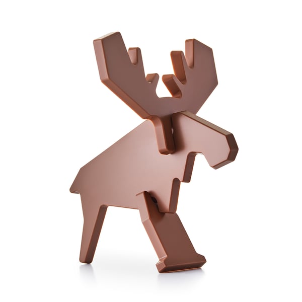 Ett älgformat chokladpussel i metall med stora horn, utformat som bordsdekoration eller godbit.