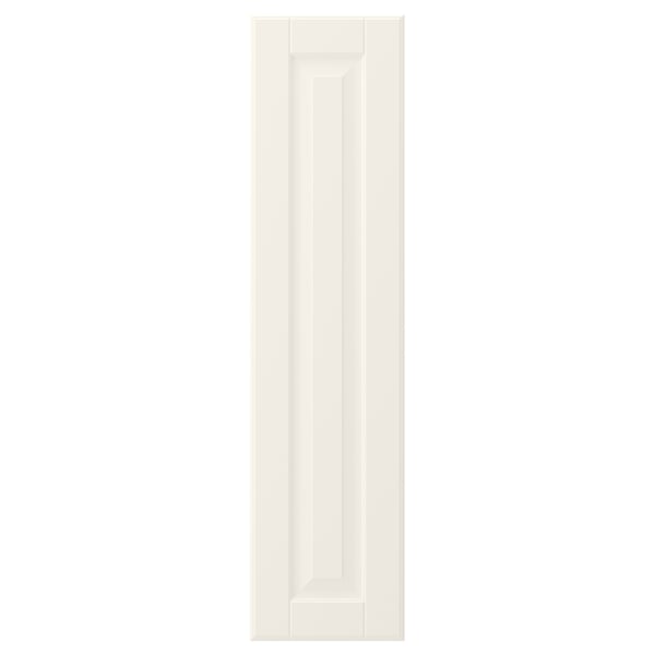 En hög, benvit skåpslucka BODBYN med en slät, lackerad yta. Den har en central fasad panel, vilket ger den ett klassiskt, traditionellt utseende.