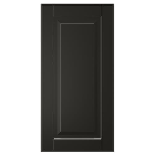 En svart BODBYN skåpdörr med en klassisk fasad paneldesign, slät lackerad yta.