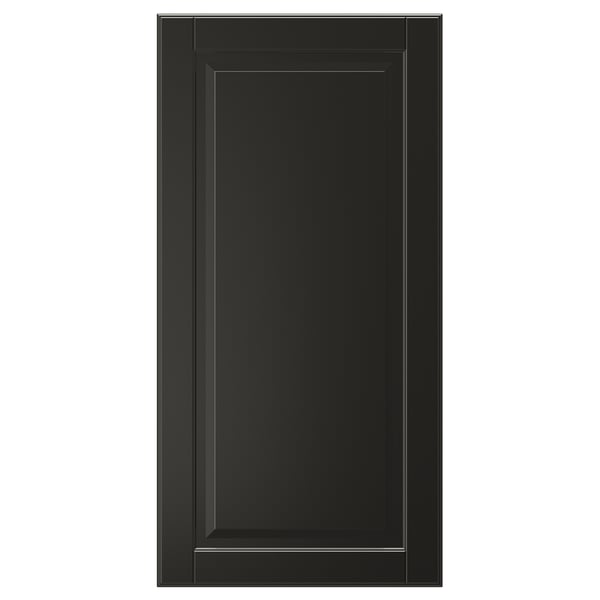En svart skåpdörr BODBYN med en elegant, fasad paneldesign. Dess blanka yta är lätt att rengöra.