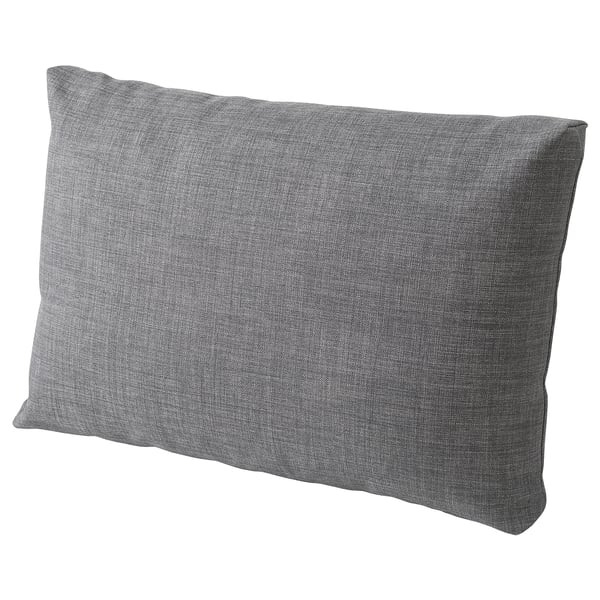 Grå kudde i återvunnen polyester, rektangulär form, enkel design. Ingår i soffgruppen FRIHETEN.