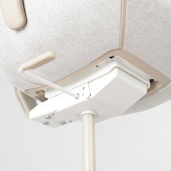 Vita kontorsstolars undersida visar robust design, justerbara delar och kvalitetsmaterial.