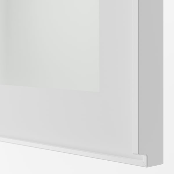 Närbild av dörrkanten i HEJSTA glas, elegant vit finish, modern ren design.