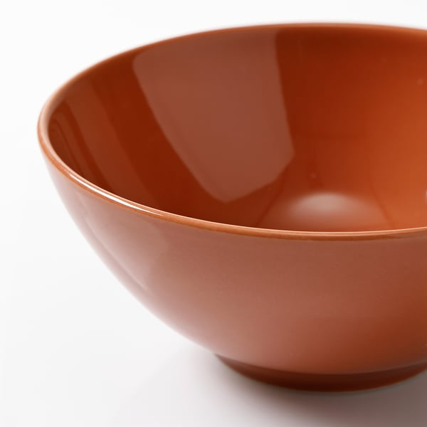 Rustik skål med slät, glansig finish; böjda sidor; Stabil bas, perfekt för måltider.