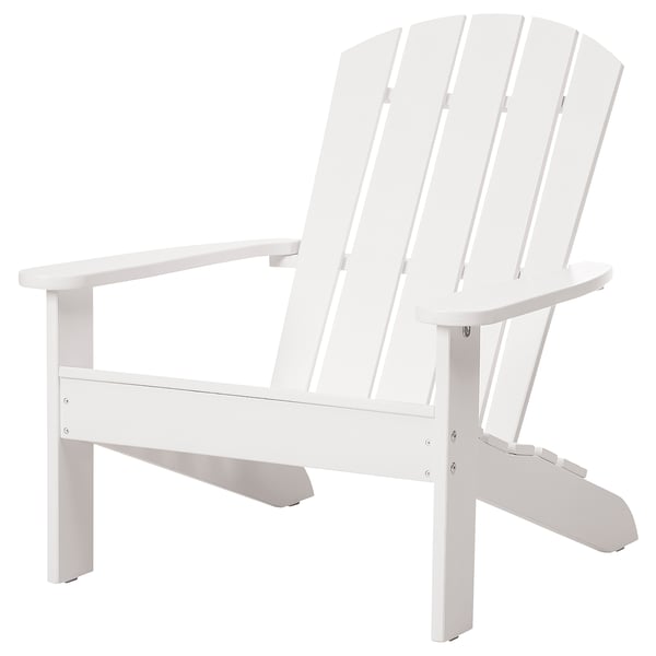 Enkel vit adirondack stol; Lamelldesign, breda armstöd.