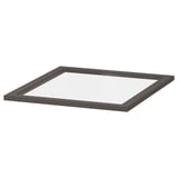 En IKEA KOMPLEMENT grå hylla i glasfiberskiva.