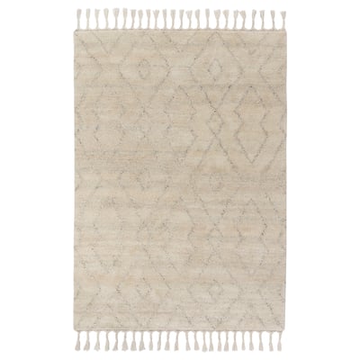 En beige, rektangulär matta LENTÅTEL med subtila geometriska mönster och flätade fransar, tillverkad av ull och bomull.
