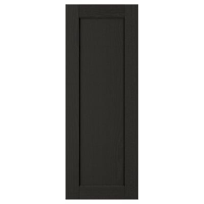 LERHYTTAN: svart kökslucka, ram i massivt trä, fasade kanter, askfanerpanel, klassisk design.