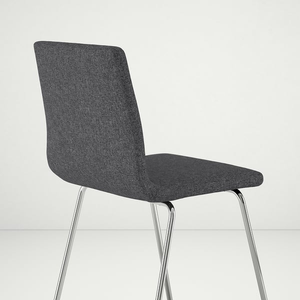 En stilren stol med sits och rygg i mörkgrått tyg, som stöds av blanka kromade ben.