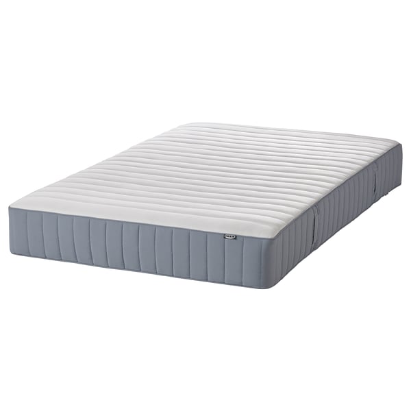 Vit skummadrass från IKEA. Rektangulär, enhetlig quiltad design med blå sidor. Mjuk och skön sovyta.