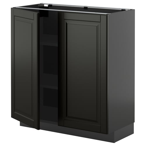 Svart köksskåp, METOD. Elegant design med fasade kanter, tillverkad av målad träfiberskiva. Två dörrar, en justerbar hylla inuti.
