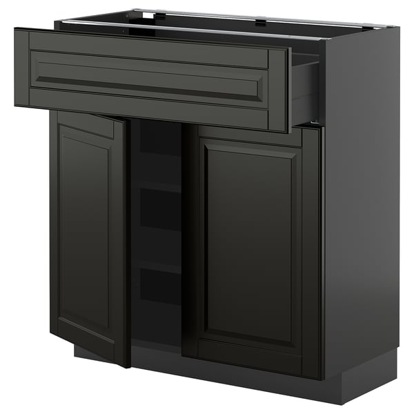 Svart METOD köksskåp med fasade bodbynfronter, med dörrar och lådor. Modern, elegant design med mjukstängande lådor.