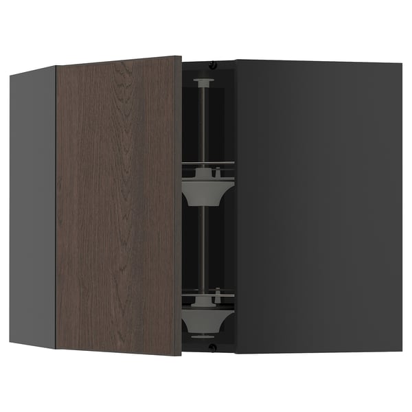 Köksskåp i mörkt trä och grått med justerbara hyllor och modern design.