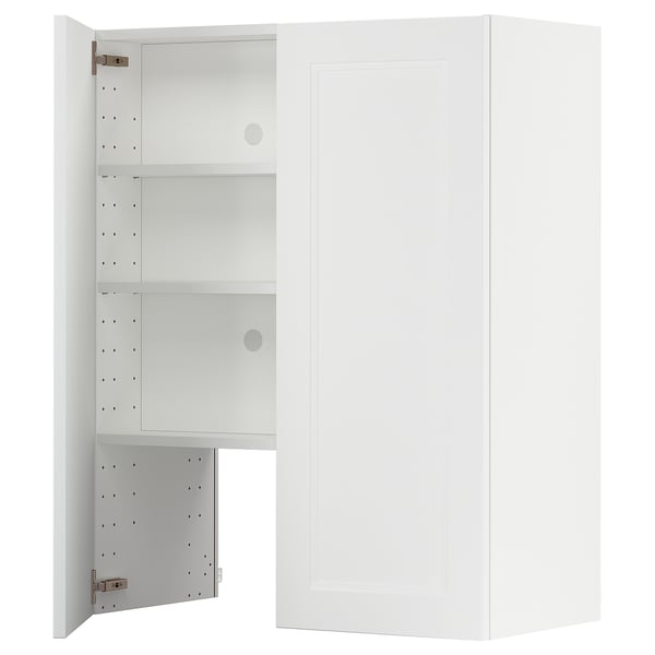 Visar ett vitt METOD-köksskåp med en öppen dörr som avslöjar justerbara hyllor. Skåpet är rektangulärt med en elegant, modern design.