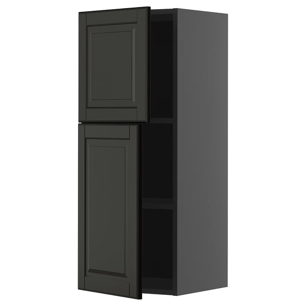 Mörkgrått, högt köksskåp med två dörrar öppna, med hyllor inuti. Modern rektangulär form, elegant design med fasade kanter.