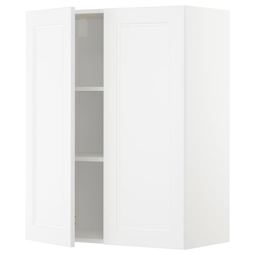 Vitt METOD-köksskåp med en dörr öppen som avslöjar justerbara hyllor. Modern design med en robust ram.