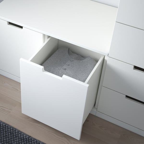 Öppen NORDLI-låda med skjorta, långsamstängningsfunktion.