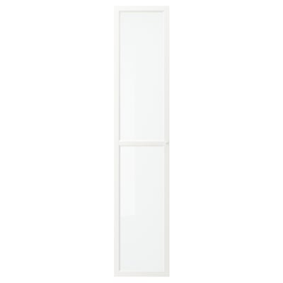 En vit OXBERG-glasdörr. Den är rektangulär med en ram av fiberplatta och panel i härdat glas.