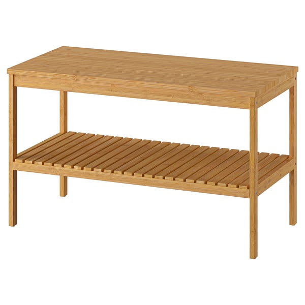Ett badrumsbord i RÅGRUND i bambu. Den är beige, rektangulär med en lägre lamellhylla och har en naturlig, hållbar finish.