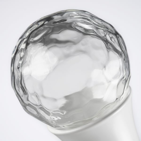 Texturerad glasfinial, en del av SOLBLOMMOSSA-serien , som visar intrikata, vågiga mönster.