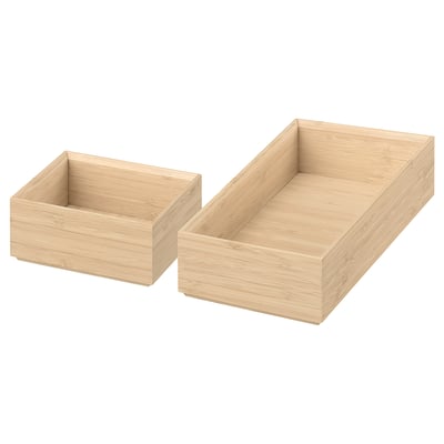 Två ljusbruna rektangulära träbrickor, enkel och ren design, perfekta för organisering.