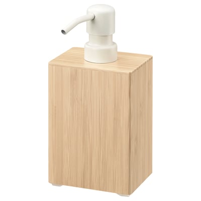 En vit STEGESUND-tvåldispenser med bambubas. Dispensern har en slank, modern design och är rektangulär till formen med rundade kanter.