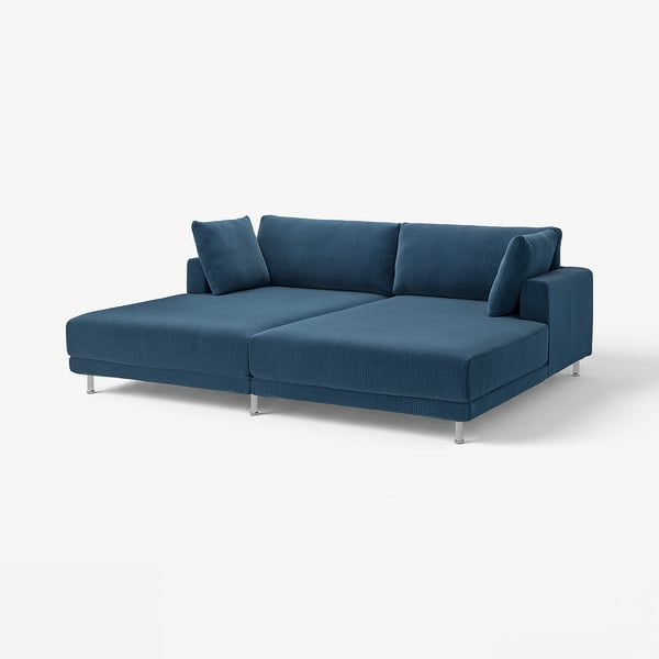 Blå modulsoffa med djupa kuddar, kromade ben, ren design. Perfekt för familjeavkoppling.
