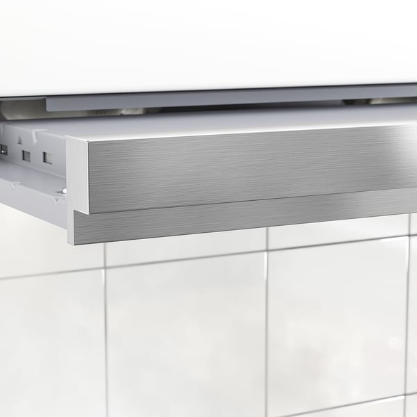 Inbyggd köksfläkt med elegant, modern design. Monterad i skåp; dras ut för användning. LED-belysning ingår.