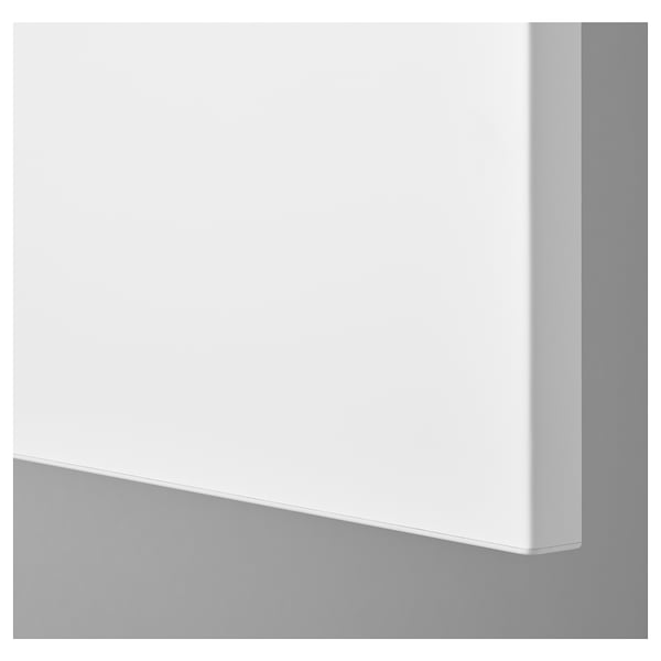 VALVIKEN, slät vit kryptoyta på grå bas, minimalistisk design.