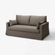 Sodobna siva raztegljiva zofa s čistimi linijami in mehkimi blazinami.