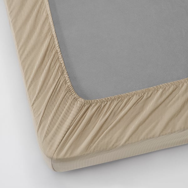 A fitted sheet with elastic edges, made of smooth lyocell. Suitable for mattresses up to 26 cm thick.