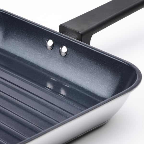Close-up of MIDDAGSMAT grill pans non-stick interior, showcasing its sleek design and robust construction.