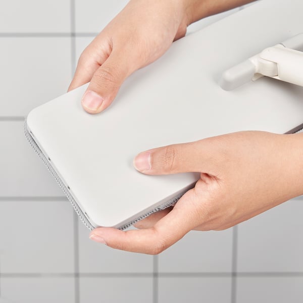 Hands holding a microfiber cloth for a PEPPRIG squeeze-clean flat mop.