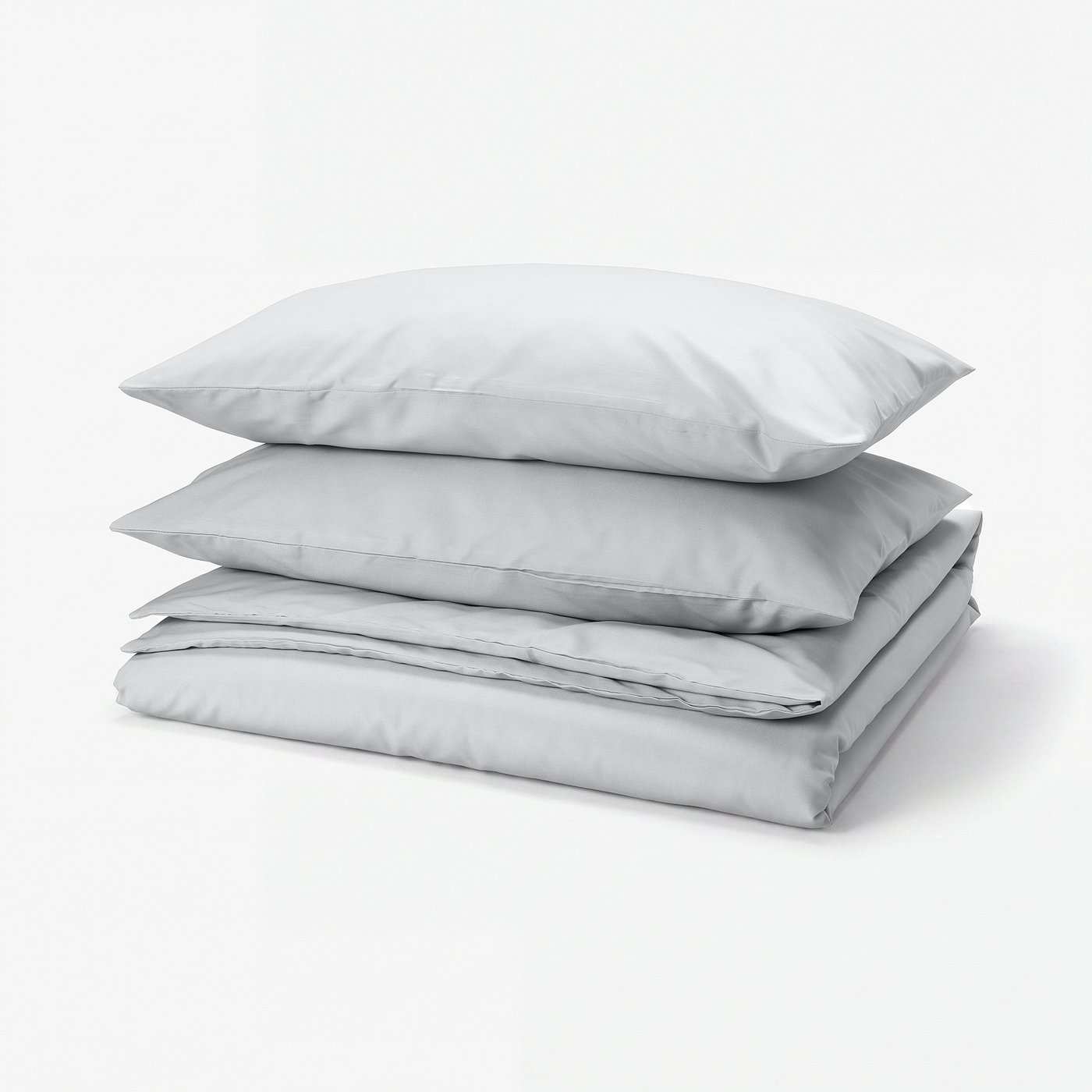 Pillowcases and duvet set in light grey. Made with recycled polyester and viscose, rectangular shape, smooth fabric.