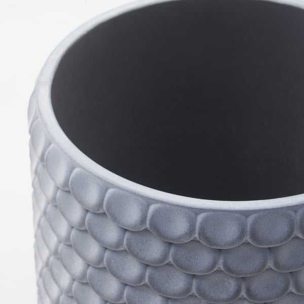Cylindrical concrete planter with textured, scalloped edge. Smooth, matte finish. Light grey colour.
