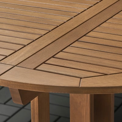 Close-up of a wooden table, showcasing its high-quality eucalyptus finish and precise craftsmanship.