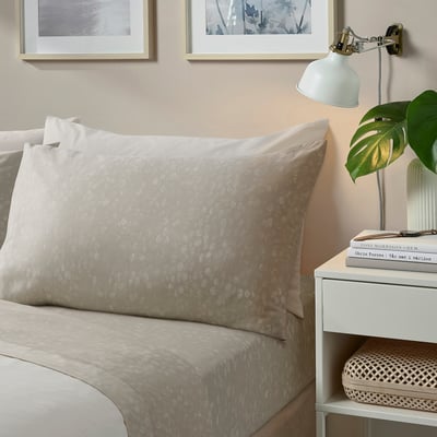 Beige bed sheet set, subtle pattern, fits up to 37cm, includes sheet, fitted sheet, pillowcases, cotton/lyocell blend.