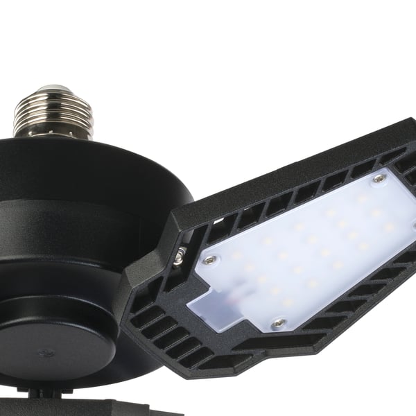 A high-quality black led bulb with adjustable panels. 60 bright led diodes, angled 90° for broad illumination.
