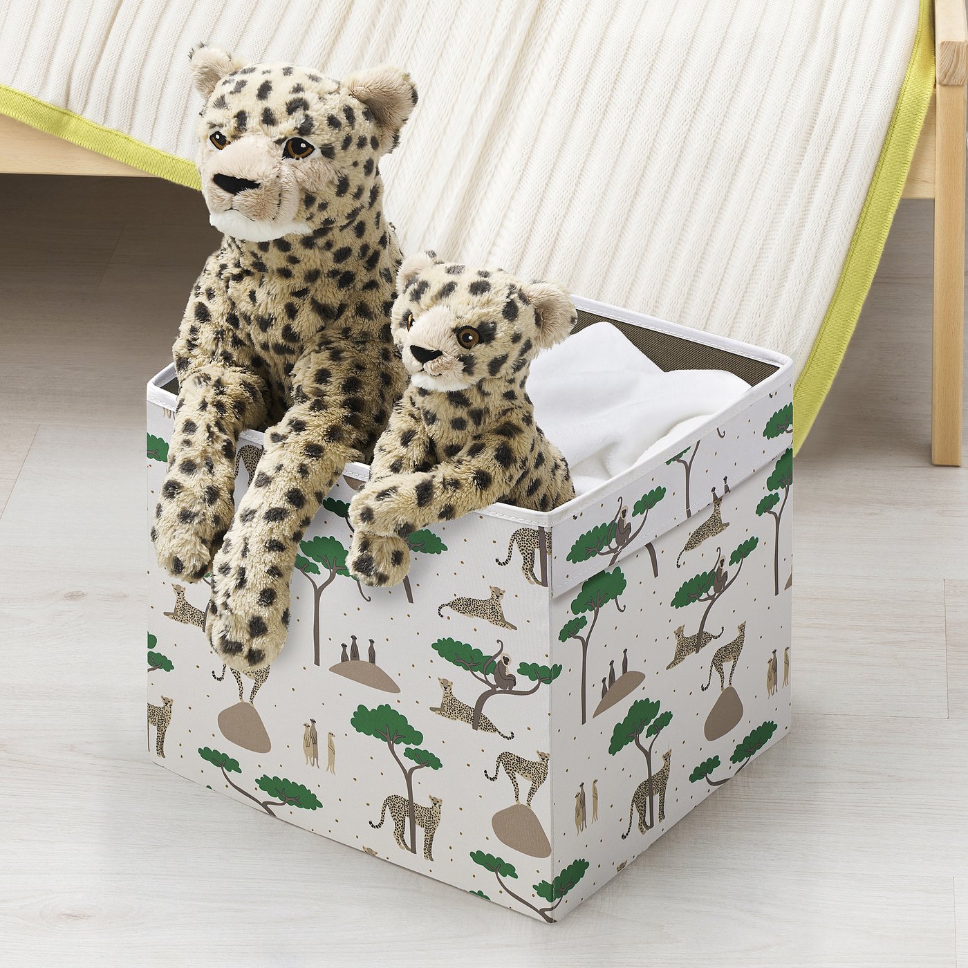 White SANDLÖPARE box with cheetah print, polyester, handles, and stuffed cheetahs. Fits kallax shelves, ideal for clothes and toys.