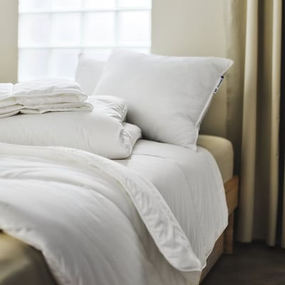 SKOGSFRÄKEN white bedding set; crisp white, soft, rectangular, cosy, fits neatly over bed.