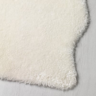 Cosy white rug, soft and inviting, perfect for comfort.