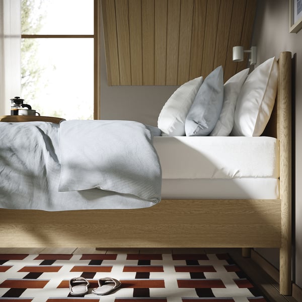 Bedroom with TONSTAD adjustable bed, brushed veneer, and lyngör base.