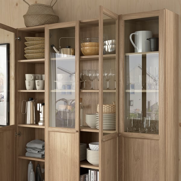 BILLY / OXBERG Comb librero+panel/puerta vidrio, efecto de roble, 63x79 1/2 "