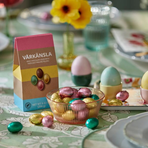 VÅRKÄNSLA Huevos de chocolate con leche, con relleno de avellanas/certificado Rainforest Alliance, 9 oz