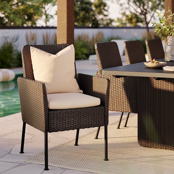 VITTSKÄR Sillón, ratán de plástico exterior/gris oscuro